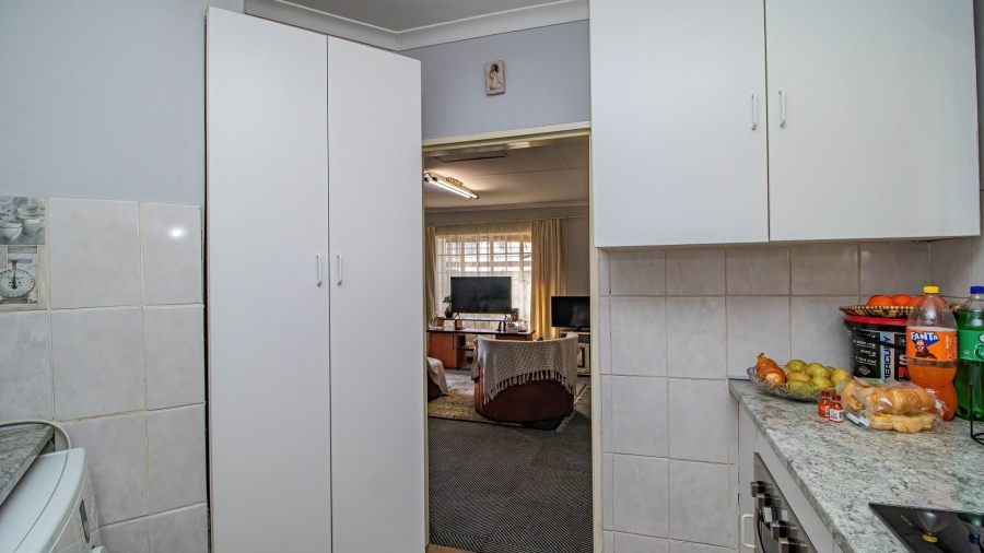 5 Bedroom Property for Sale in Bonaero Park Gauteng