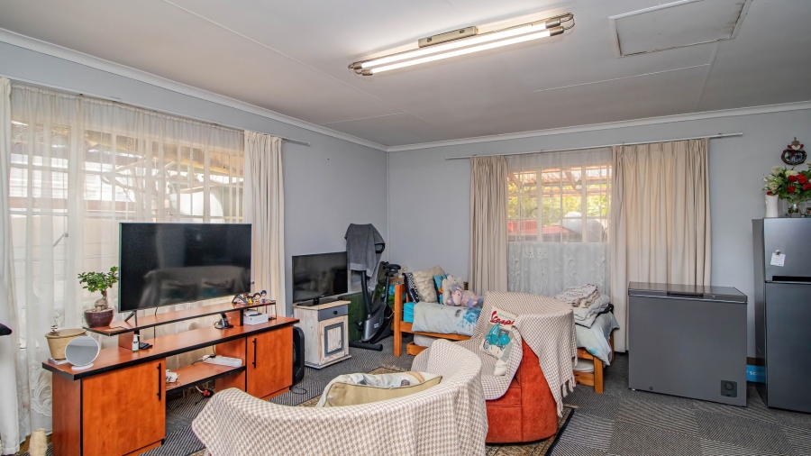 5 Bedroom Property for Sale in Bonaero Park Gauteng