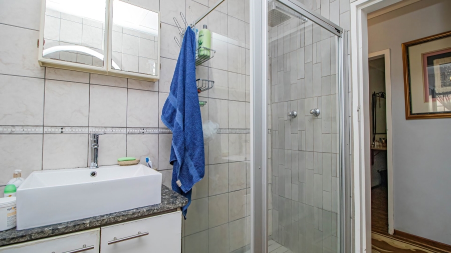 5 Bedroom Property for Sale in Bonaero Park Gauteng