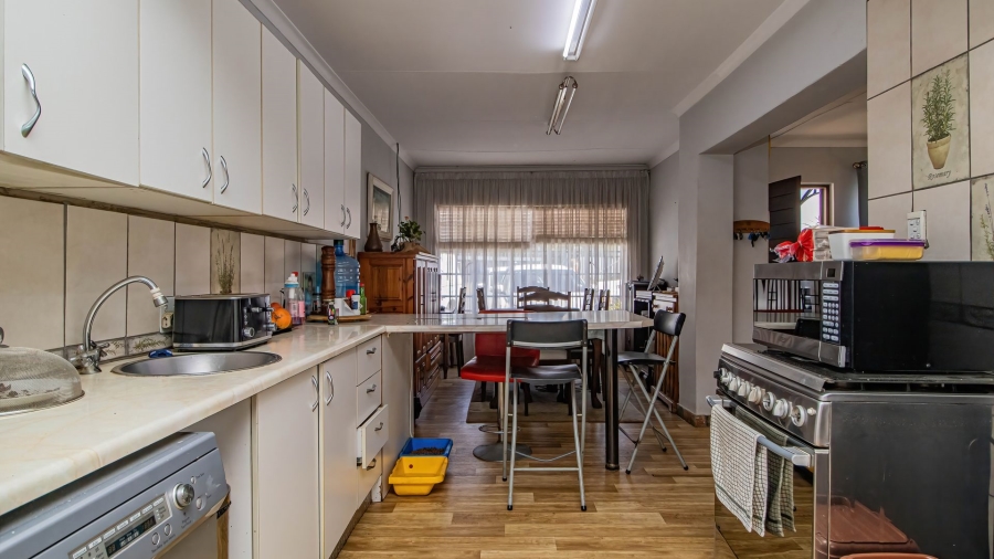 5 Bedroom Property for Sale in Bonaero Park Gauteng