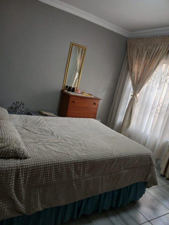 3 Bedroom Property for Sale in Mountain View Gauteng