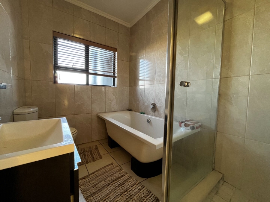 3 Bedroom Property for Sale in Gleneagles Gauteng