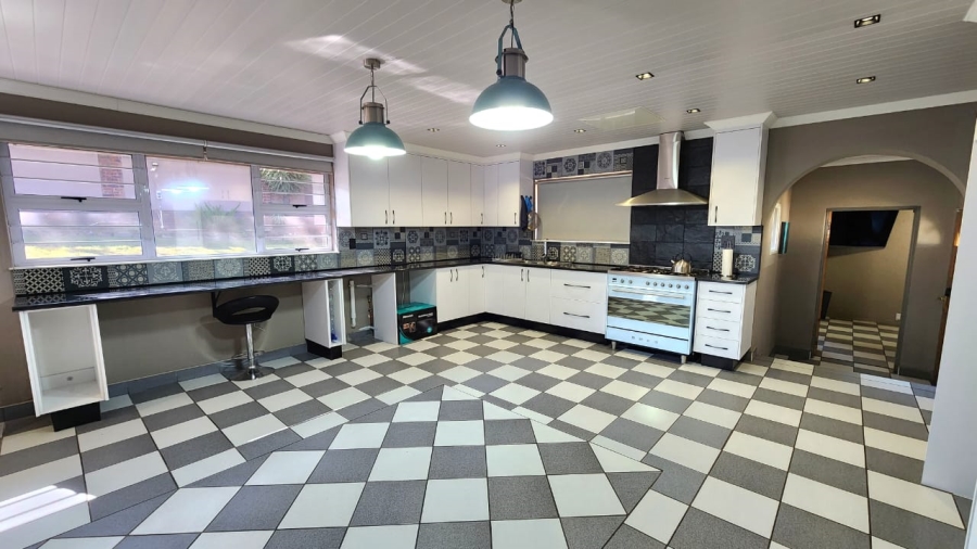 7 Bedroom Property for Sale in Winchester Hills Gauteng