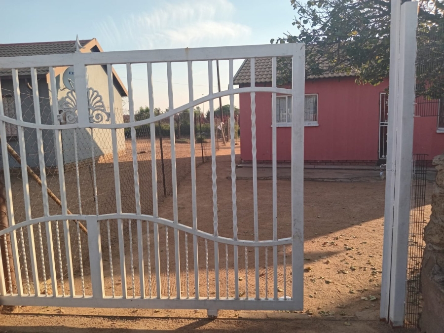  Bedroom Property for Sale in Soshanguve HH Gauteng