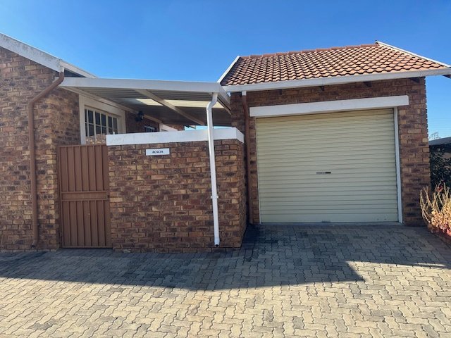 To Let 2 Bedroom Property for Rent in Honeydew Manor Gauteng