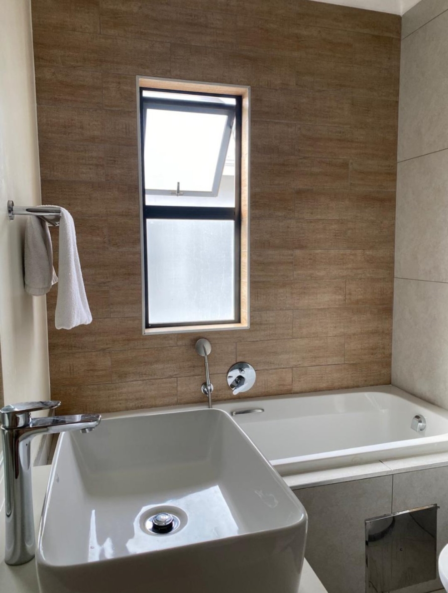 To Let 1 Bedroom Property for Rent in Modderfontein Gauteng