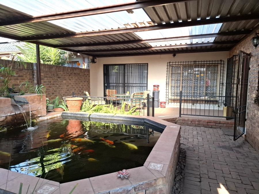 3 Bedroom Property for Sale in Wierda Park Gauteng