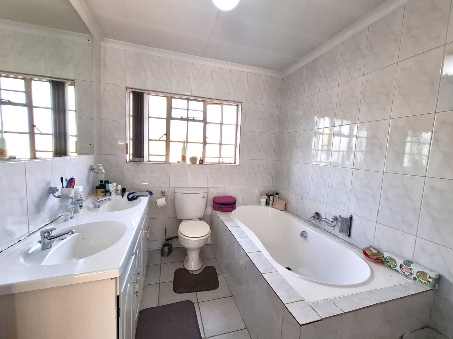 3 Bedroom Property for Sale in Wierda Park Gauteng