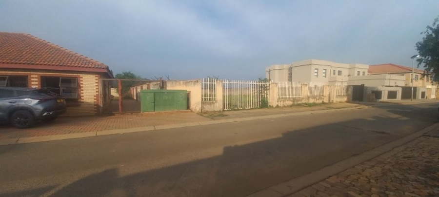 Commercial Property for Sale in Lenasia Ext 13 Gauteng