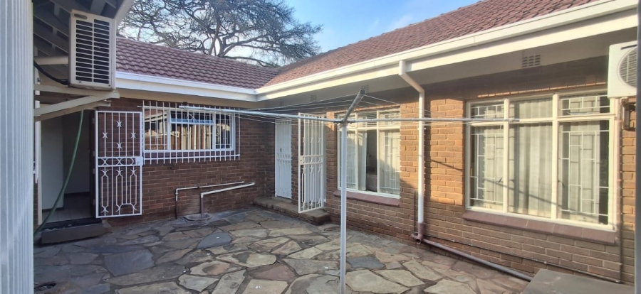 5 Bedroom Property for Sale in Florauna Gauteng