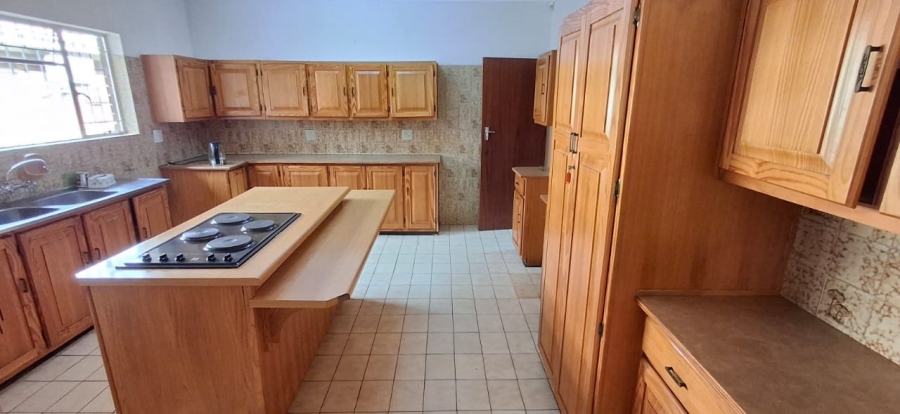 5 Bedroom Property for Sale in Florauna Gauteng