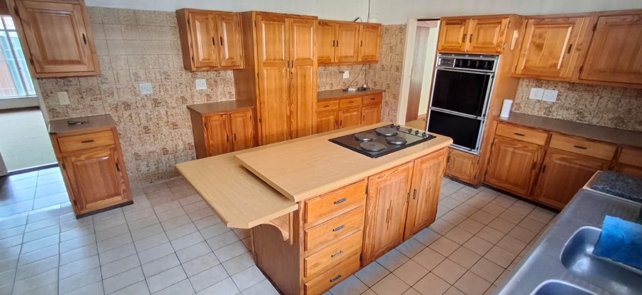5 Bedroom Property for Sale in Florauna Gauteng