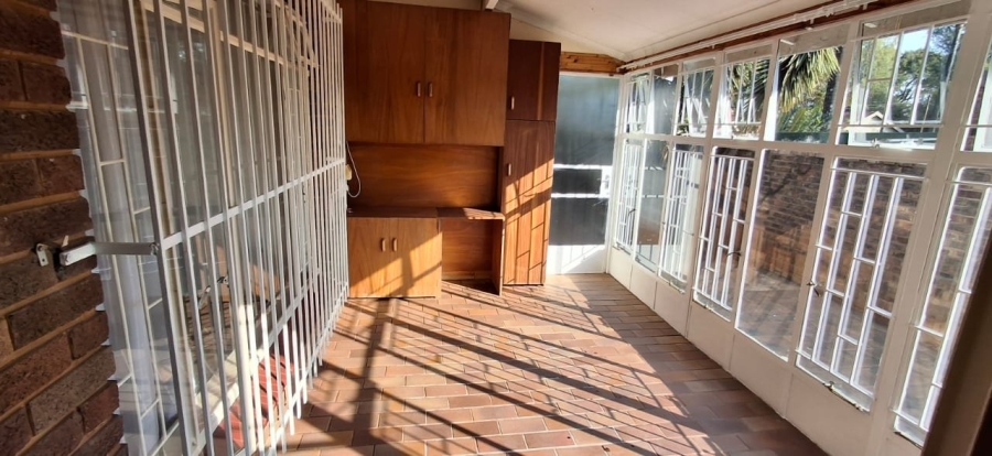 5 Bedroom Property for Sale in Florauna Gauteng