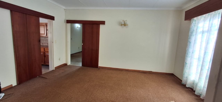 5 Bedroom Property for Sale in Florauna Gauteng