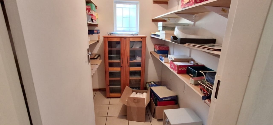 5 Bedroom Property for Sale in Florauna Gauteng