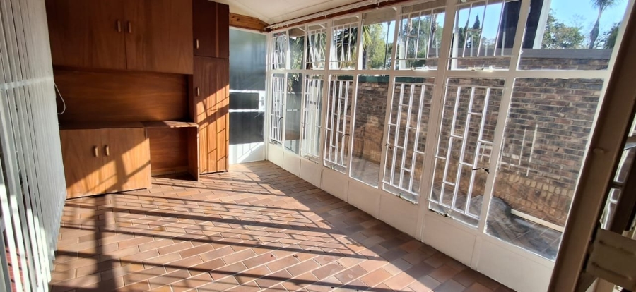 5 Bedroom Property for Sale in Florauna Gauteng