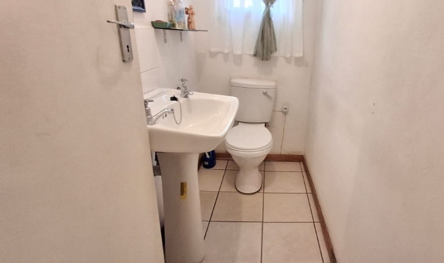 5 Bedroom Property for Sale in Florauna Gauteng