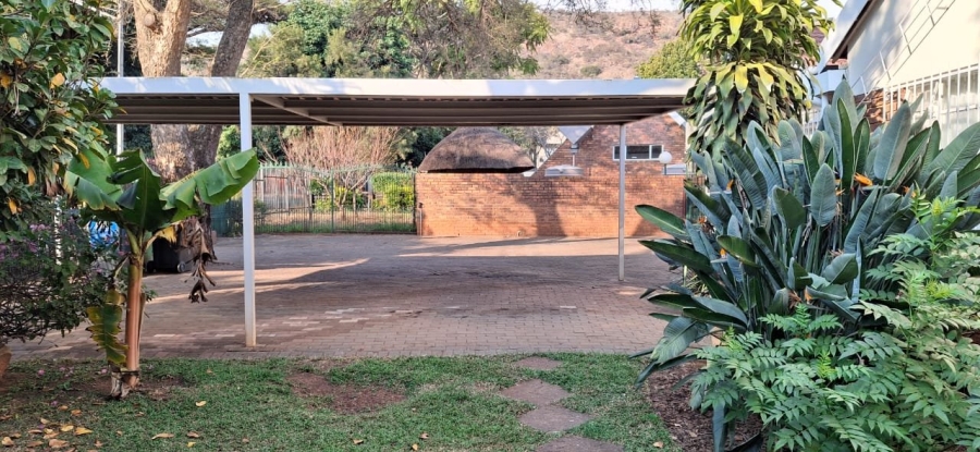5 Bedroom Property for Sale in Florauna Gauteng
