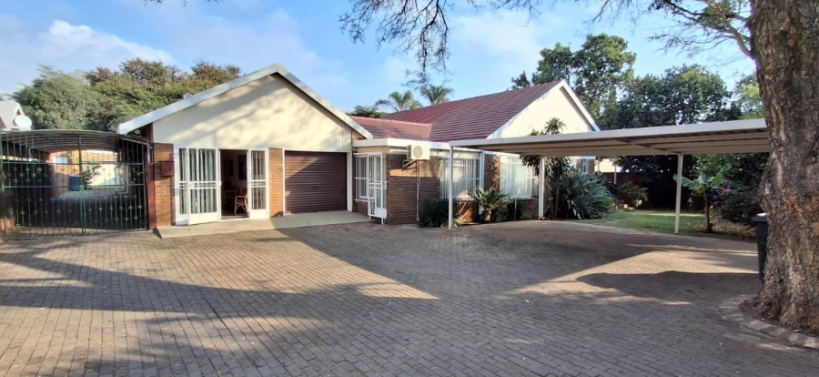 5 Bedroom Property for Sale in Florauna Gauteng
