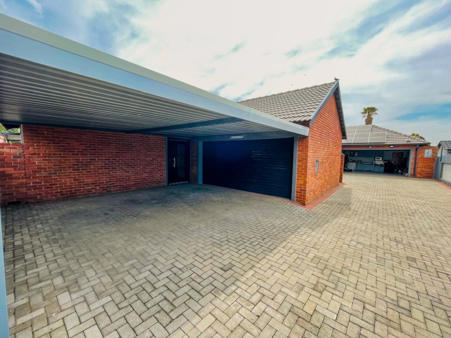3 Bedroom Property for Sale in Brackenhurst Gauteng