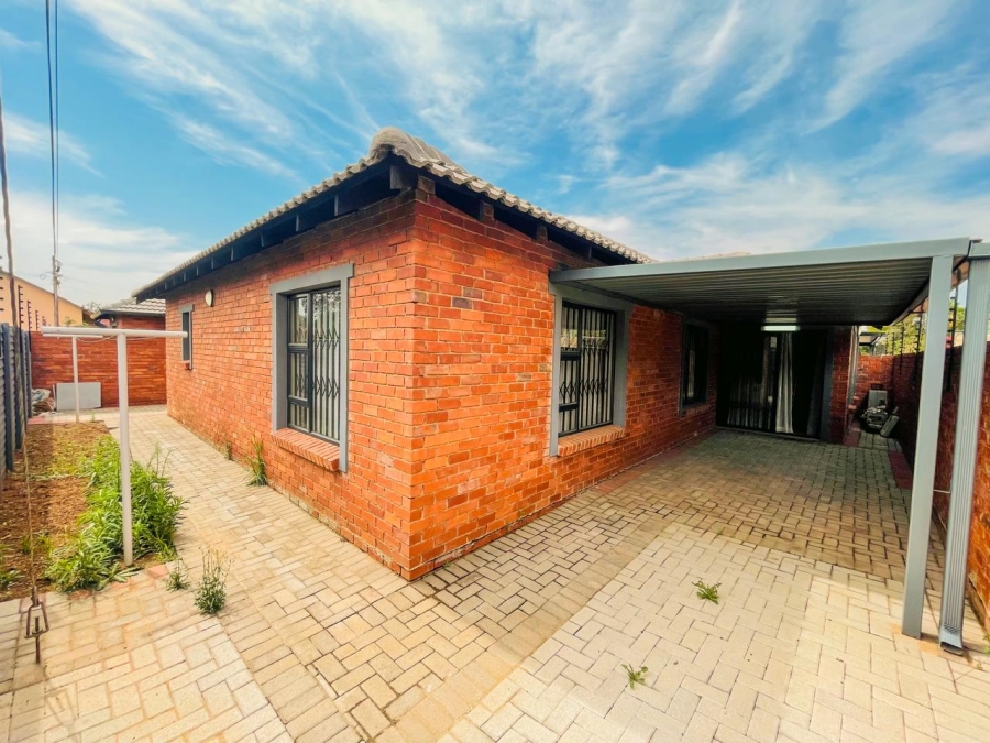 3 Bedroom Property for Sale in Brackenhurst Gauteng