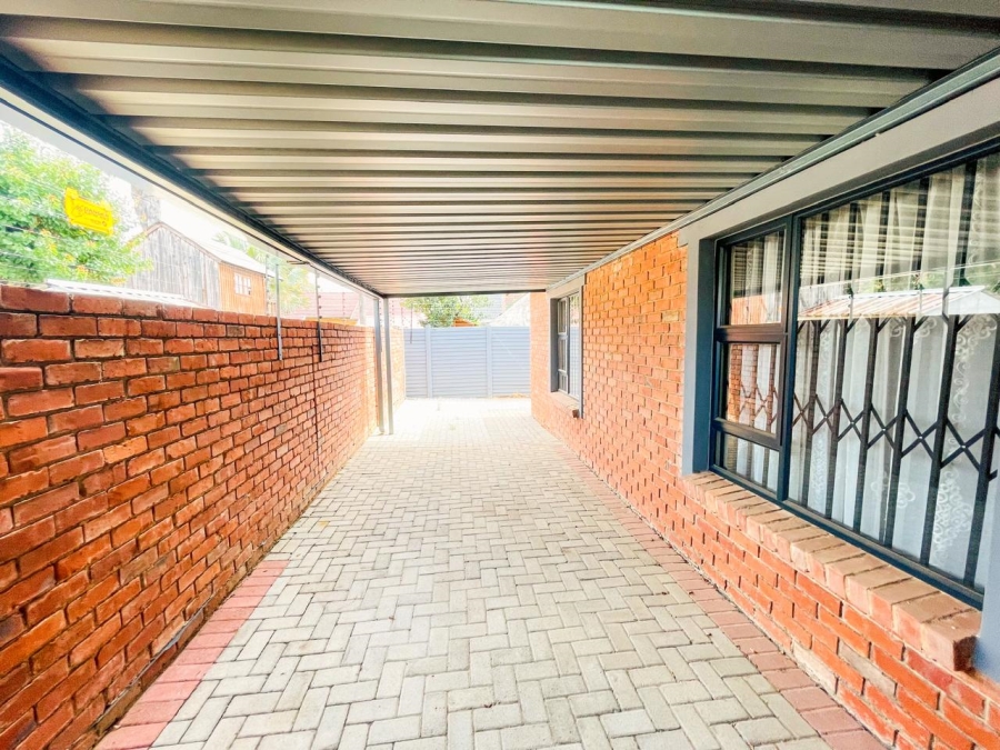3 Bedroom Property for Sale in Brackenhurst Gauteng