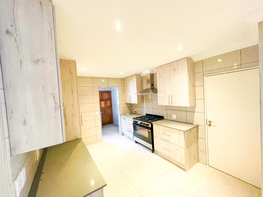 3 Bedroom Property for Sale in Brackenhurst Gauteng