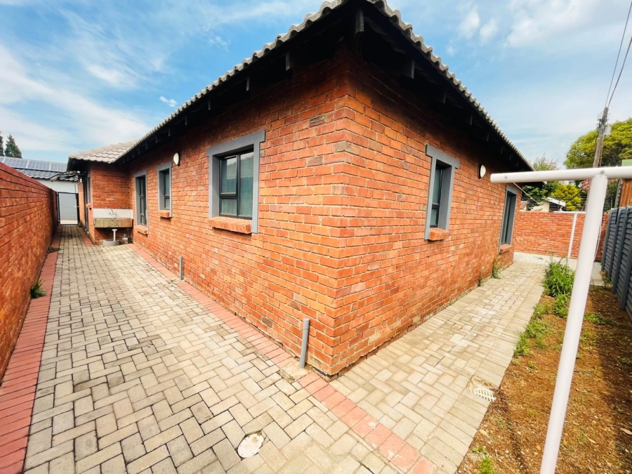 3 Bedroom Property for Sale in Brackenhurst Gauteng