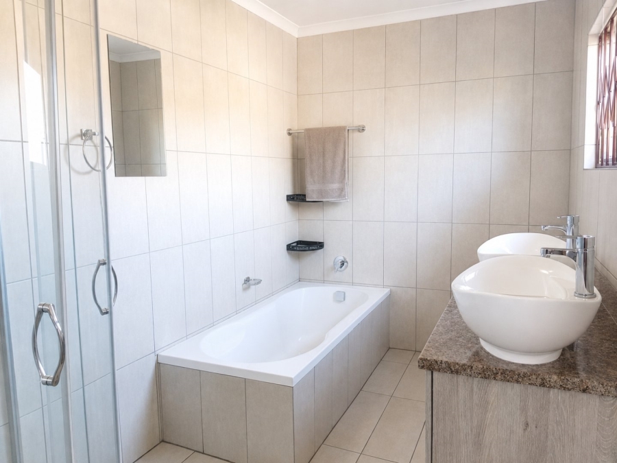 To Let 3 Bedroom Property for Rent in Lilianton Gauteng