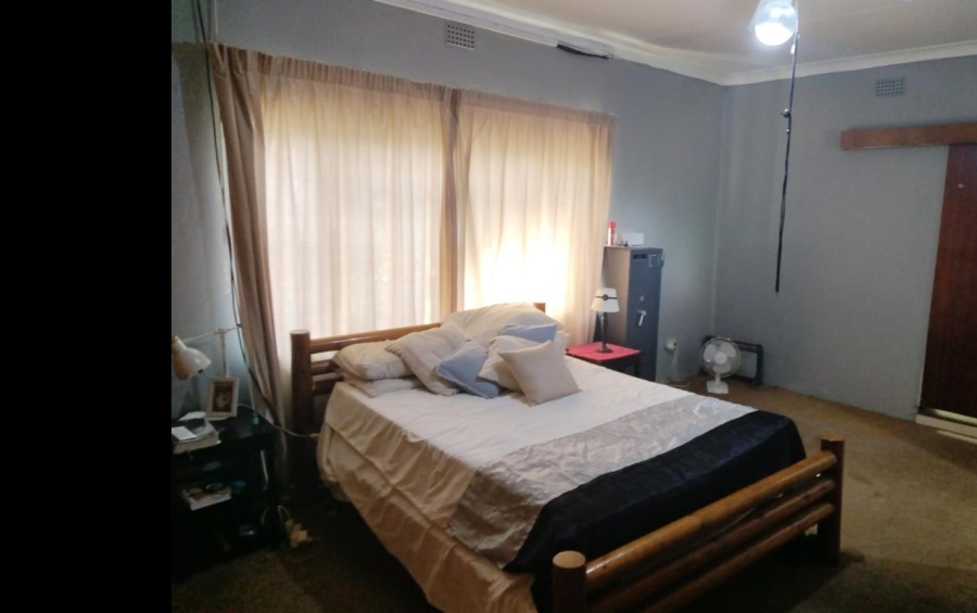  Bedroom Property for Sale in Mountain View Gauteng