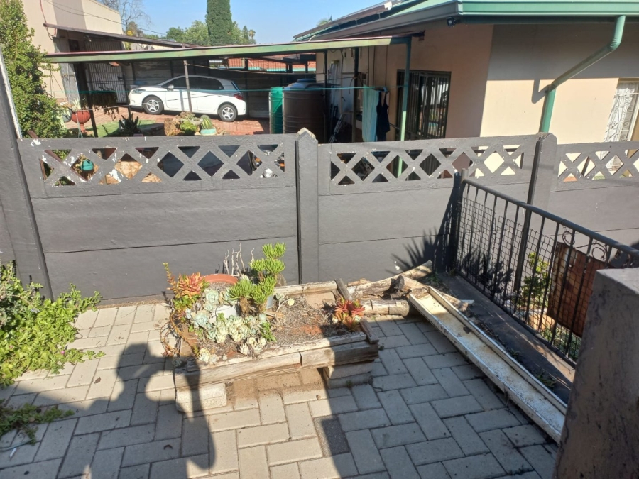  Bedroom Property for Sale in Mountain View Gauteng