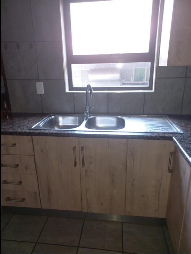  Bedroom Property for Sale in Mountain View Gauteng