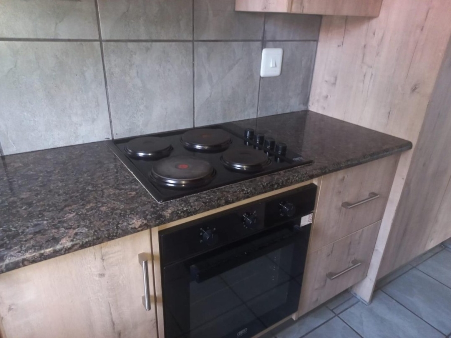  Bedroom Property for Sale in Mountain View Gauteng