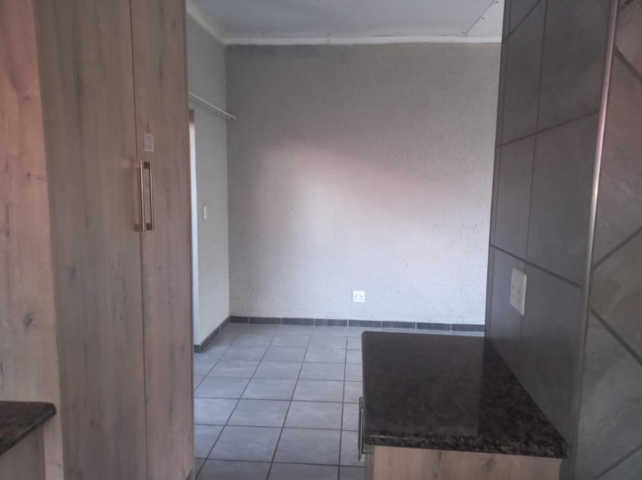  Bedroom Property for Sale in Mountain View Gauteng