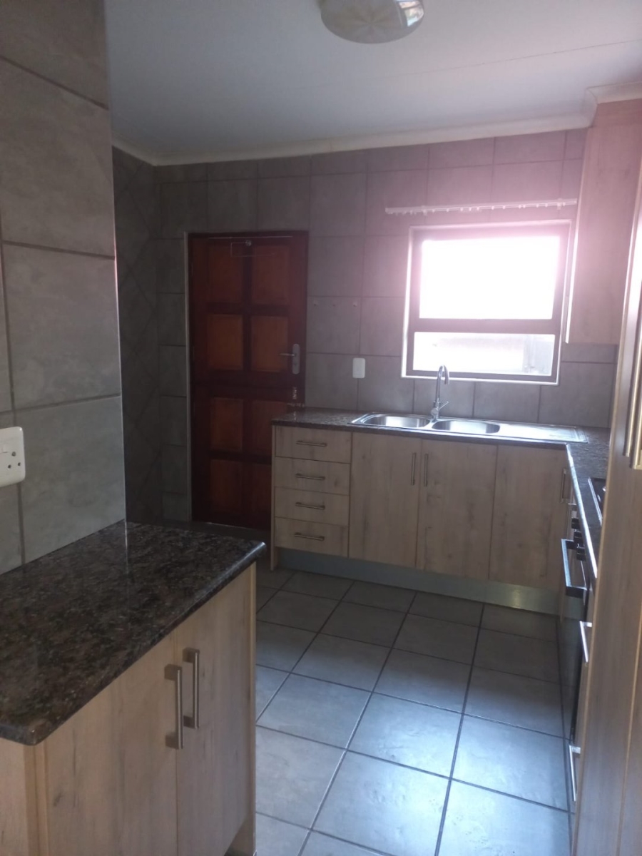  Bedroom Property for Sale in Mountain View Gauteng