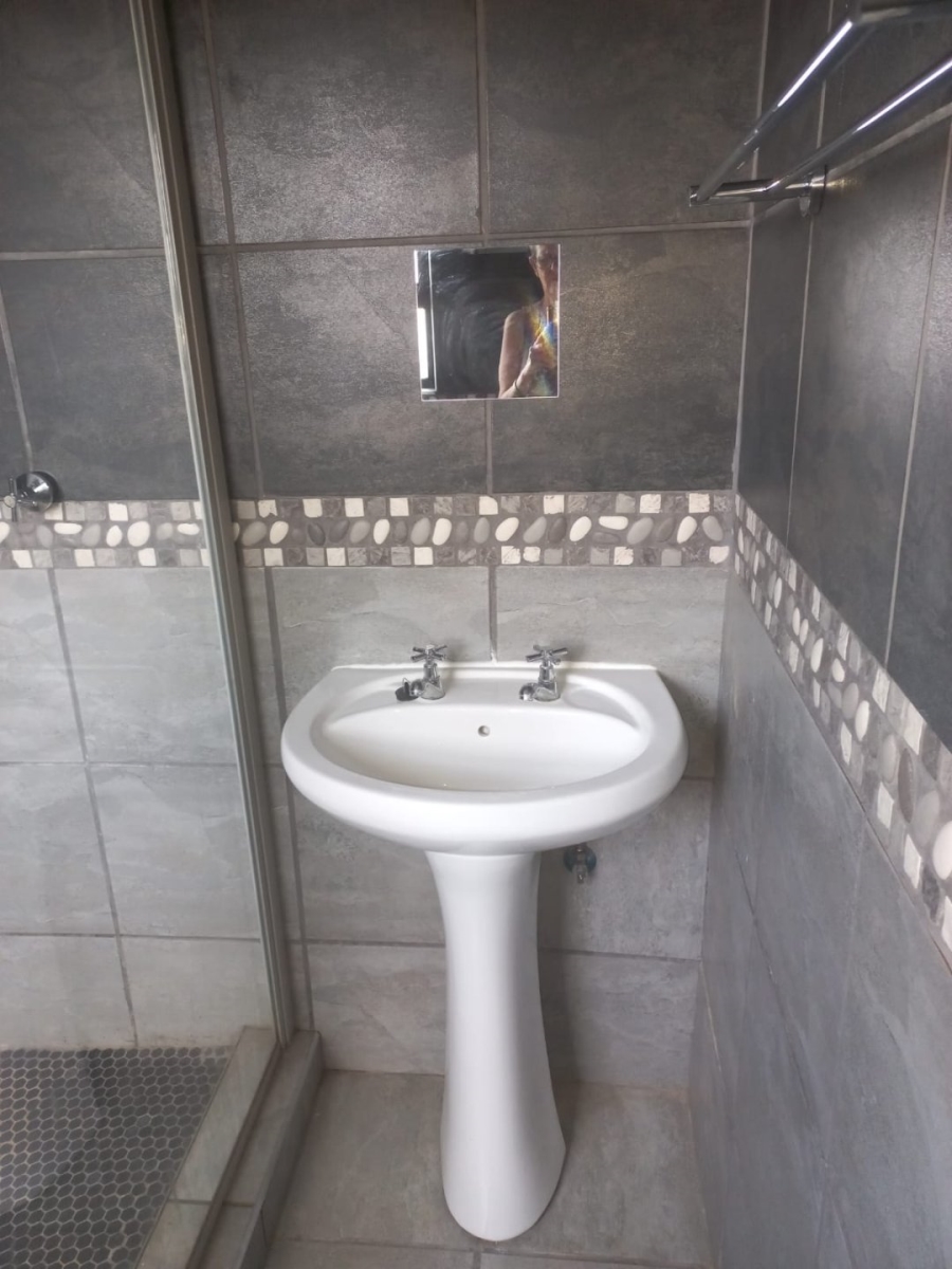  Bedroom Property for Sale in Mountain View Gauteng