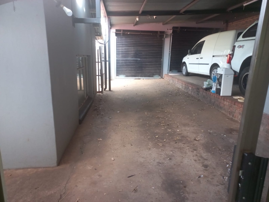  Bedroom Property for Sale in Mountain View Gauteng