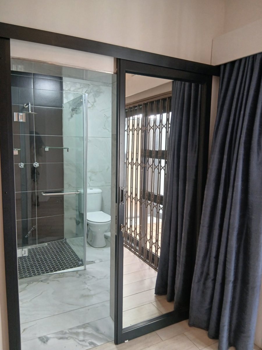 3 Bedroom Property for Sale in Saxonwold Gauteng