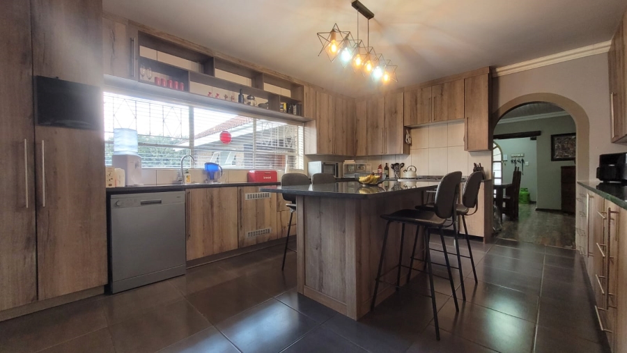 5 Bedroom Property for Sale in Three Rivers East Gauteng