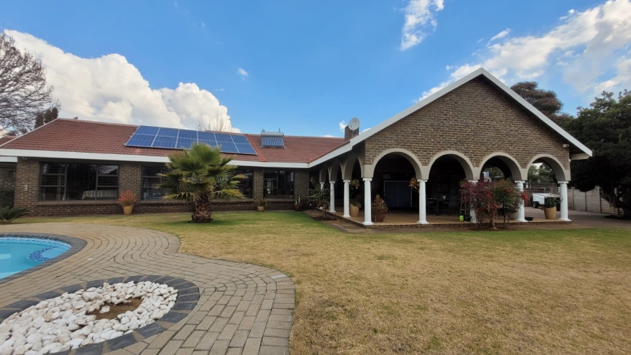 5 Bedroom Property for Sale in Three Rivers East Gauteng