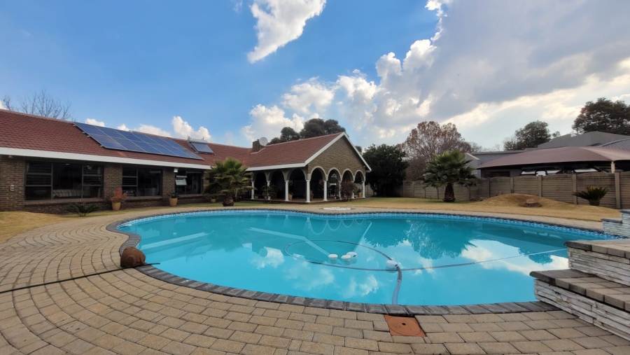 5 Bedroom Property for Sale in Three Rivers East Gauteng