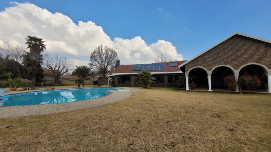 5 Bedroom Property for Sale in Three Rivers East Gauteng