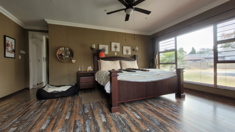 5 Bedroom Property for Sale in Three Rivers East Gauteng