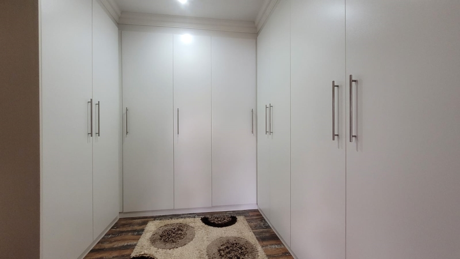 5 Bedroom Property for Sale in Three Rivers East Gauteng
