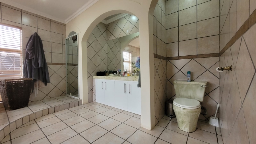 5 Bedroom Property for Sale in Three Rivers East Gauteng