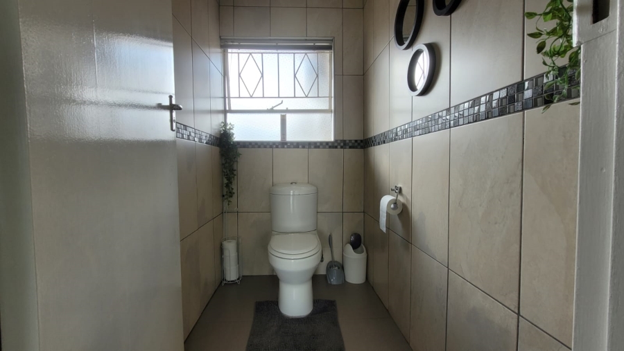 5 Bedroom Property for Sale in Three Rivers East Gauteng
