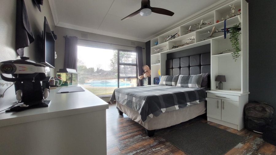 5 Bedroom Property for Sale in Three Rivers East Gauteng