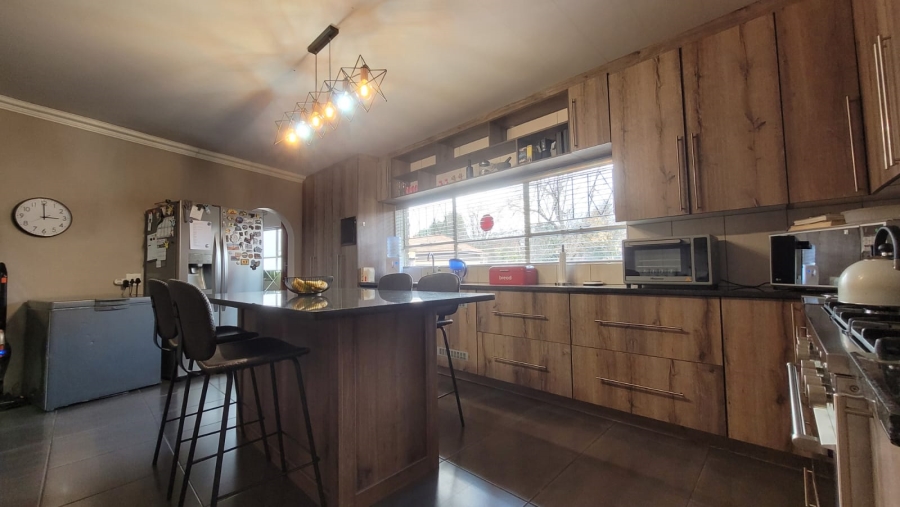 5 Bedroom Property for Sale in Three Rivers East Gauteng