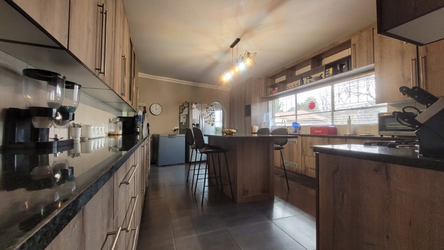 5 Bedroom Property for Sale in Three Rivers East Gauteng