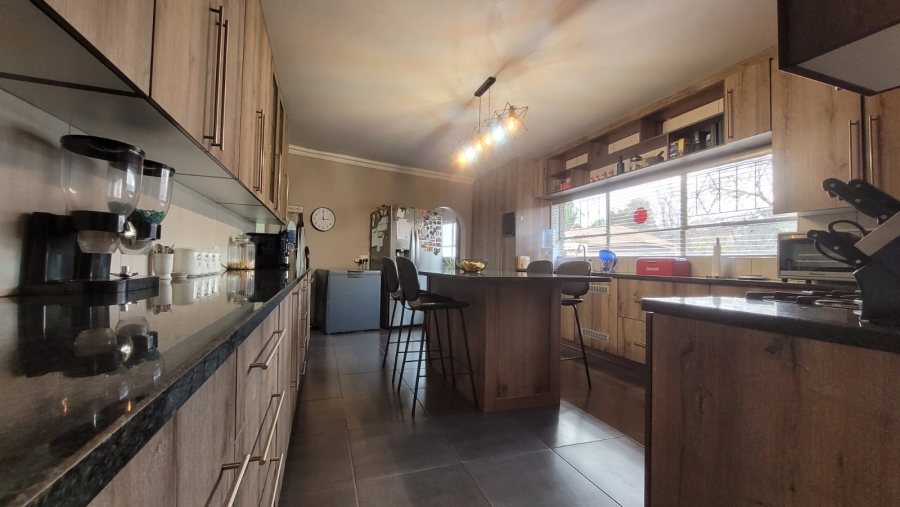 5 Bedroom Property for Sale in Three Rivers East Gauteng